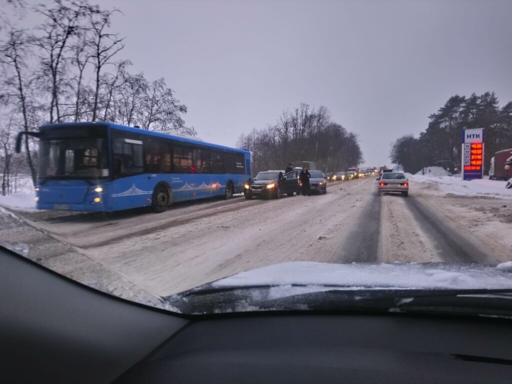 ДТП на Петербургском шоссе: две машины не поделили дорогу ДТП на Петербургское шоссе: две машины не поделили дорогу