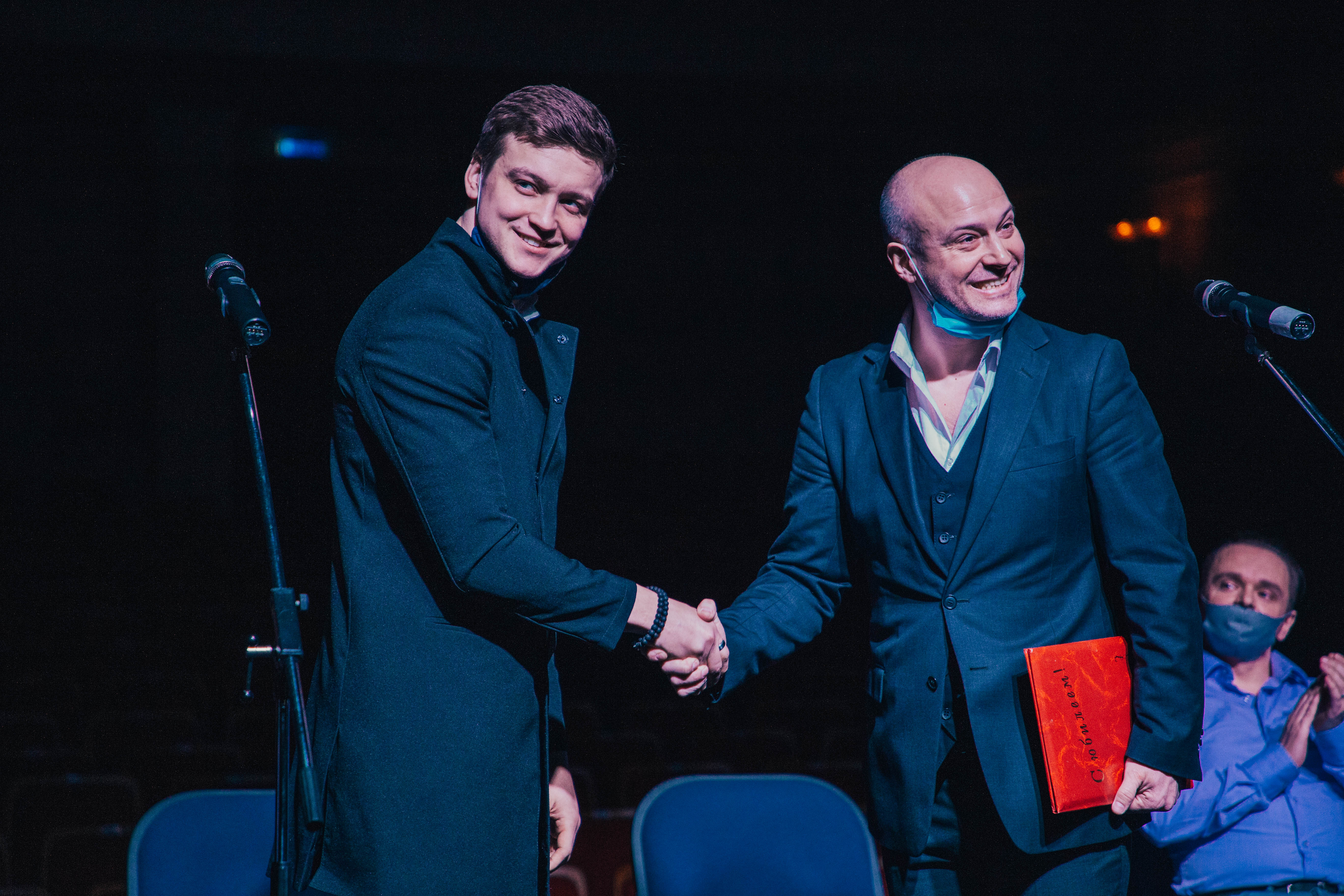 Круглый стол и рок-н-ролл: в тверском ТЮЗе завершилась режиссерская лаборатория