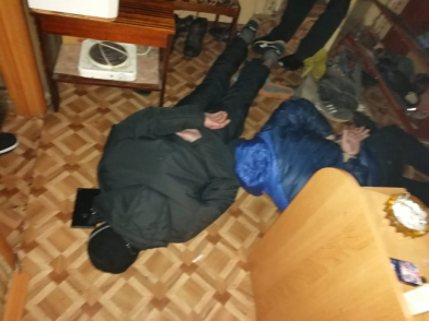В одной из квартир Тверской области полицейские обнаружили наркопритон В одной из квартир Тверской области полицейские обнаружили наркопритон