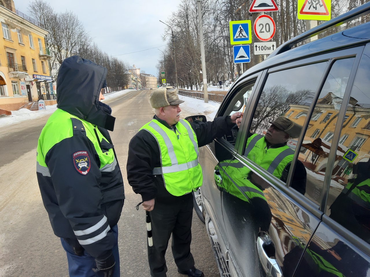 Ветераны дорожной полиции вышли на Бологовские дороги