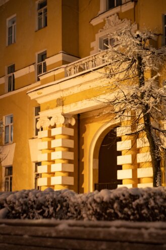 Снег на Театральной: тверской фотограф запечатлела вечернюю красоту