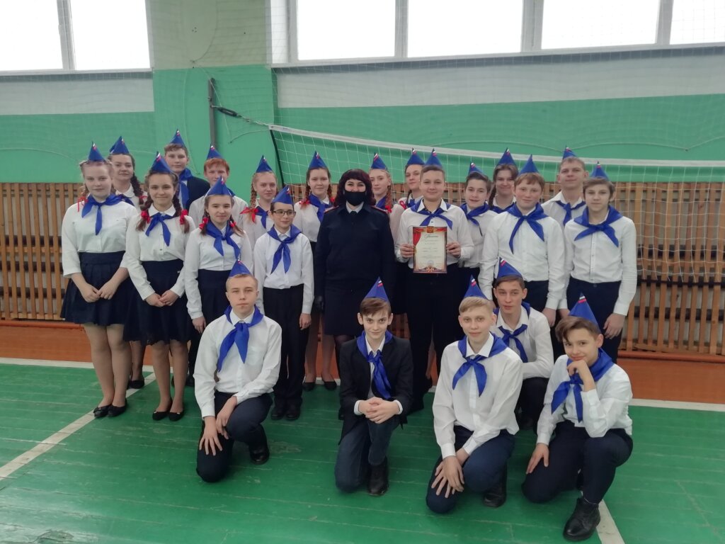 Сотрудники ГИБДД Западной Двины провели смотр строя и песни Сотрудники ГИБДД Западной Двины провели смотр строя и песни