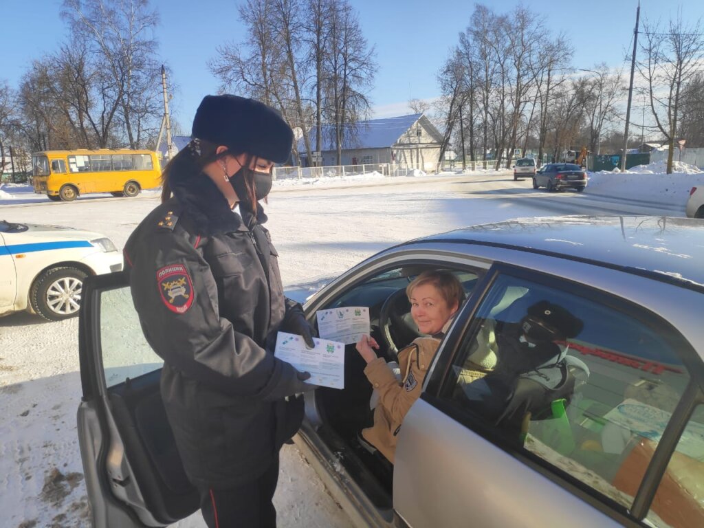В Лихославле прошла акция «Пристегнитесь сами! Пристегните детей!» В Лихославле прошла акция «Пристегнитесь сами! Пристегните детей!»