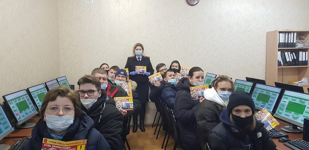 Конаковские автоинспекторы провели урок для будущих водителей Конаковские автоинспекторы провели урок для будущих водителей