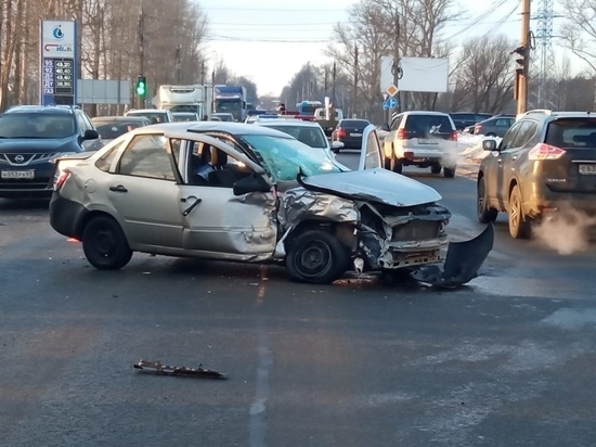 В ДТП на перекрёстке тверских улиц пострадали четыре человека