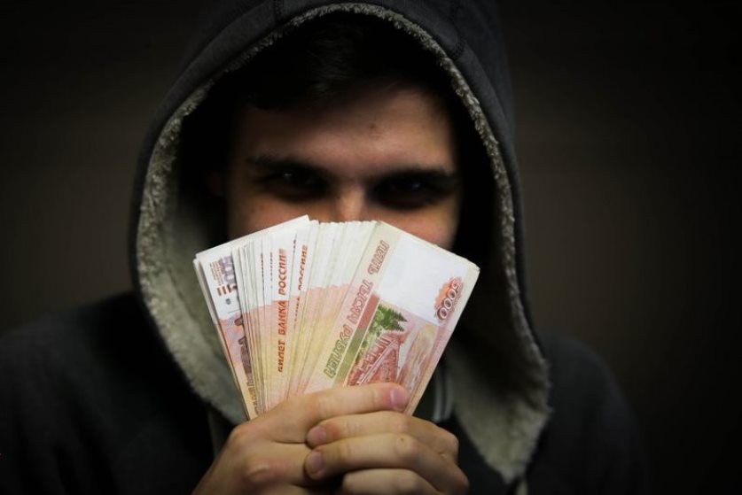 Житель Твери подарил «лжемошенникам» 300 тысяч рублей новости твери