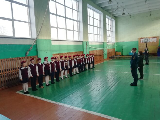 Сотрудники ГИБДД Западной Двины провели смотр строя и песни