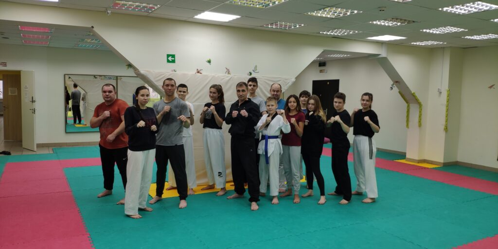 Руки, ноги, позвоночник: тверской тренер показал качественную и действенную разминку новости твери и области