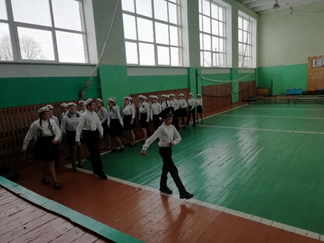 Сотрудники ГИБДД Западной Двины провели смотр строя и песни