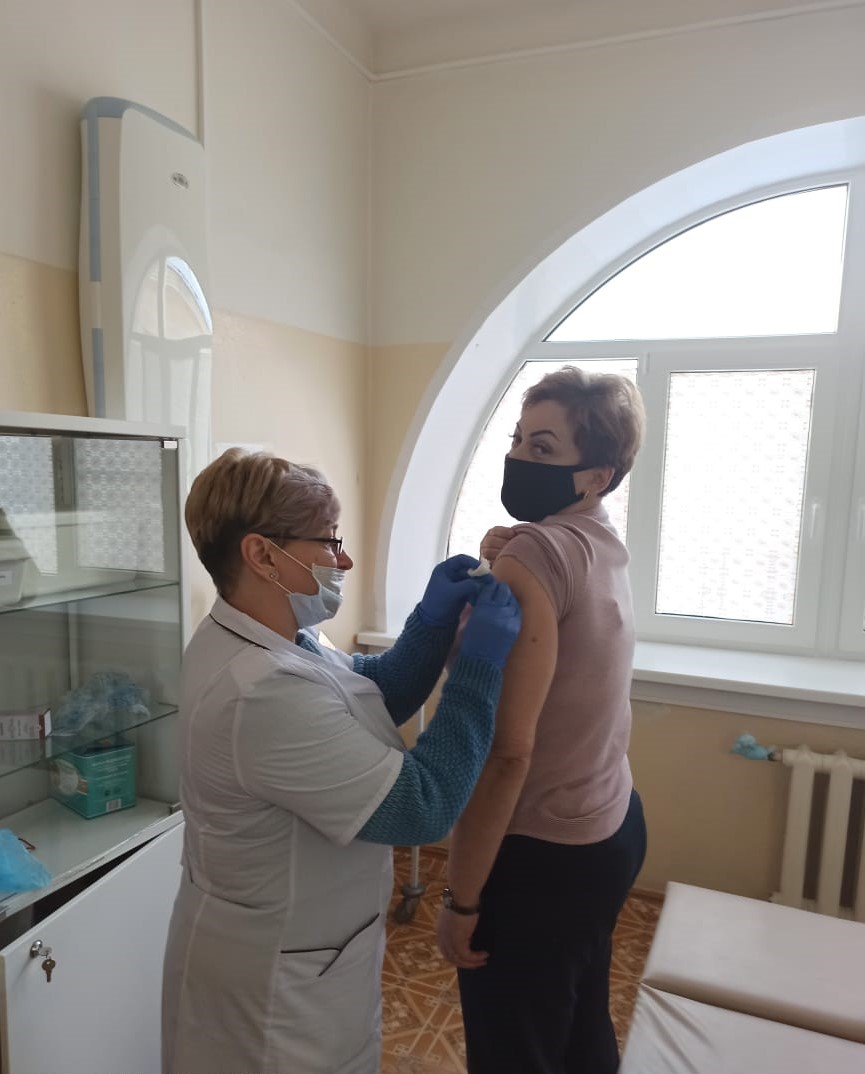 Педагогические работники продолжают вакцинацию Педагогические работники продолжают вакцинацию