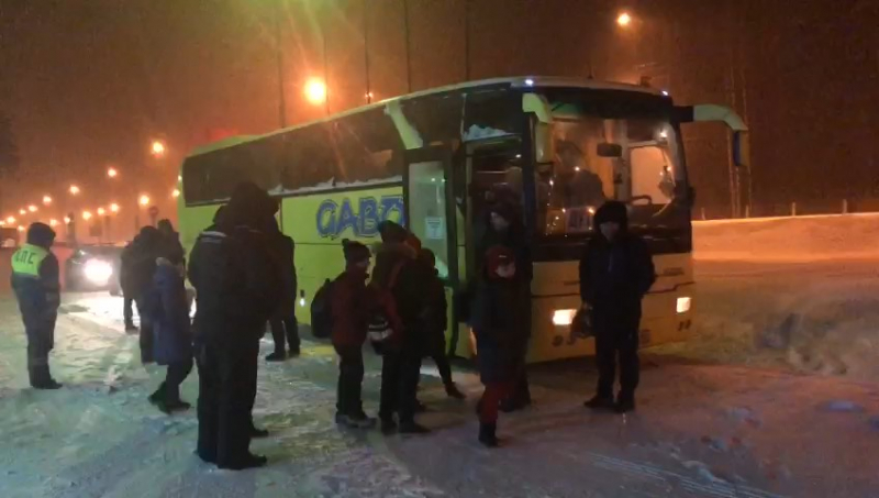 Вынужденная остановка: ДПС помогли юным хоккеистам Вынужденная остановка: ДПС помогли юным хоккеистам