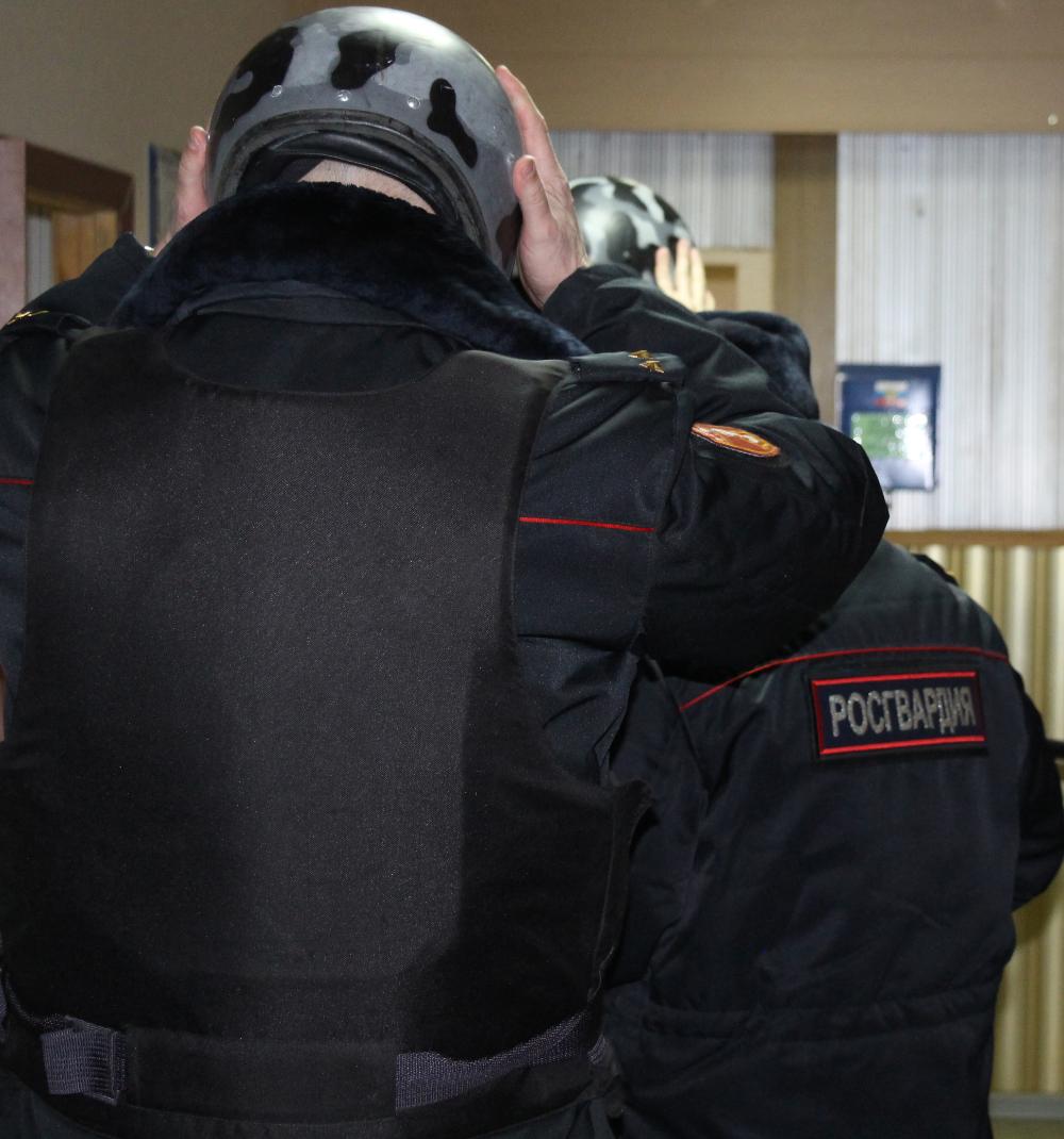 Заверните с собой: в Твери боец Росгвардии задержал "закладчика" Заверните с собой: в Твери боец Росгвардии задержал "закладчика"