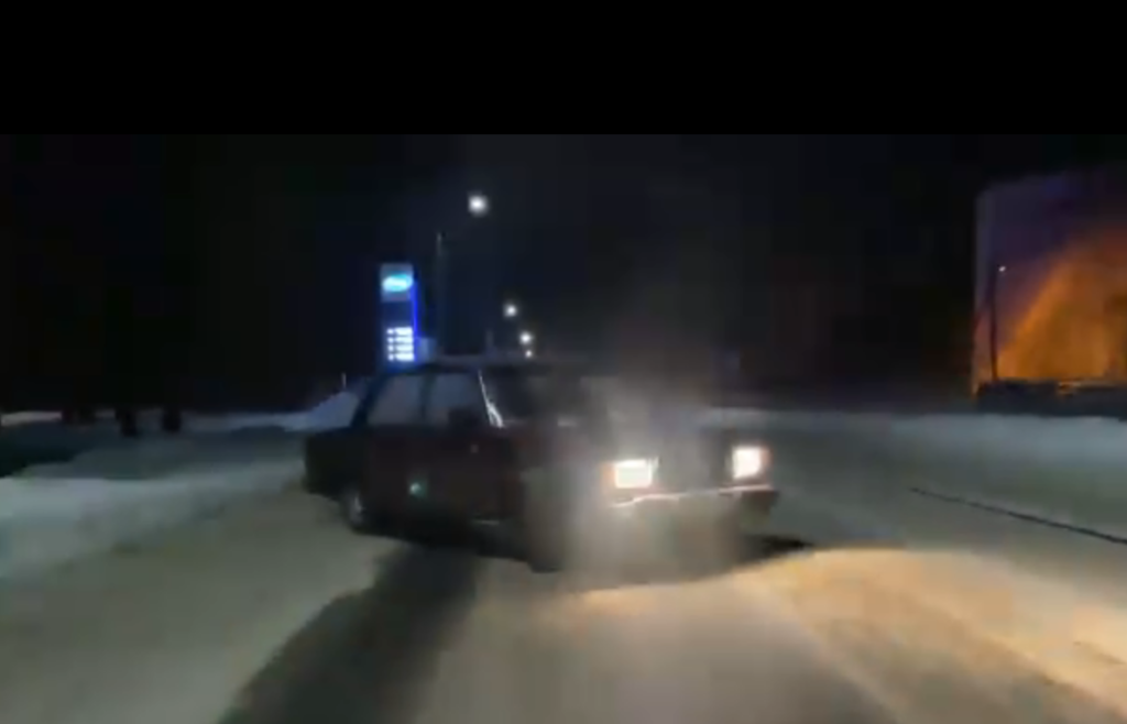 Трюк на семёрку: в Кимрах задержали водителя-лихача Трюк на семёрку. В Кимрах задержали водителя-лихача