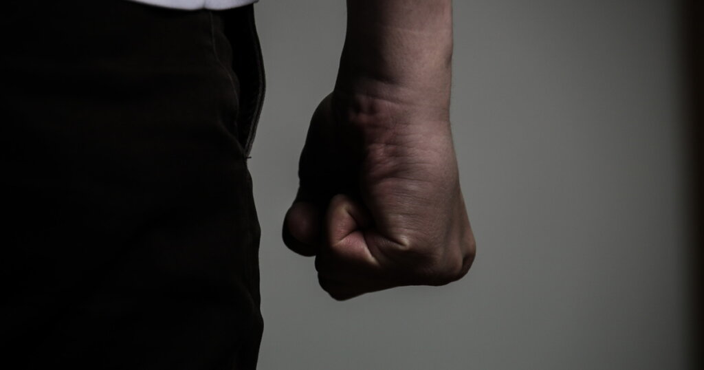 За избиение жены житель Бежецка получит штраф