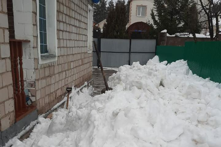 В Тверской области мужчина ушёл убирать снег с крыши и погиб В Тверской области мужчина ушёл убирать снег с крыши и погиб