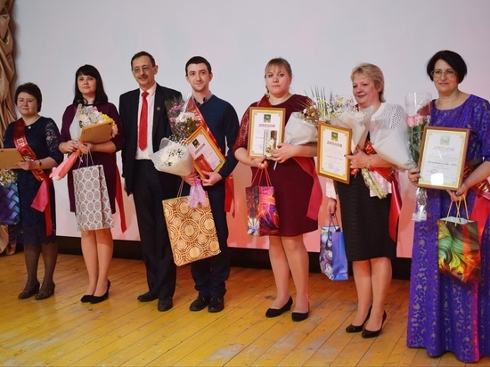 В Оленинском МО подвели итоги конкурсов на лучшего воспитателя и учителя года В Оленинском МО подвели итоги конкурсов на лучшего воспитателя и учителя года