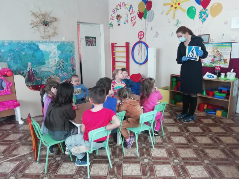 В Бологовском районе сотрудники ГИБДД побывали в детском саду