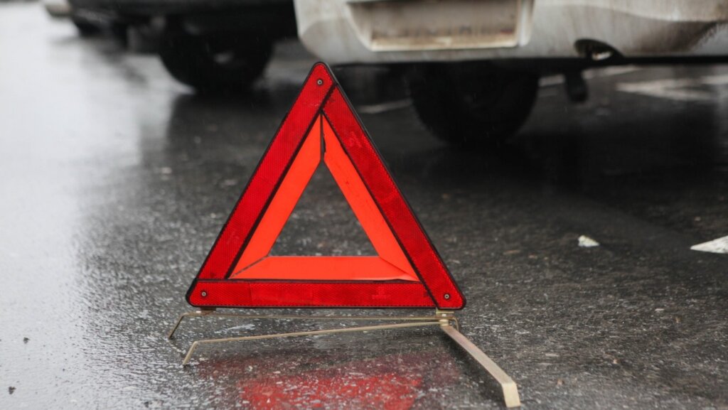 В Тверской области иномарка совершила неудачный обгон