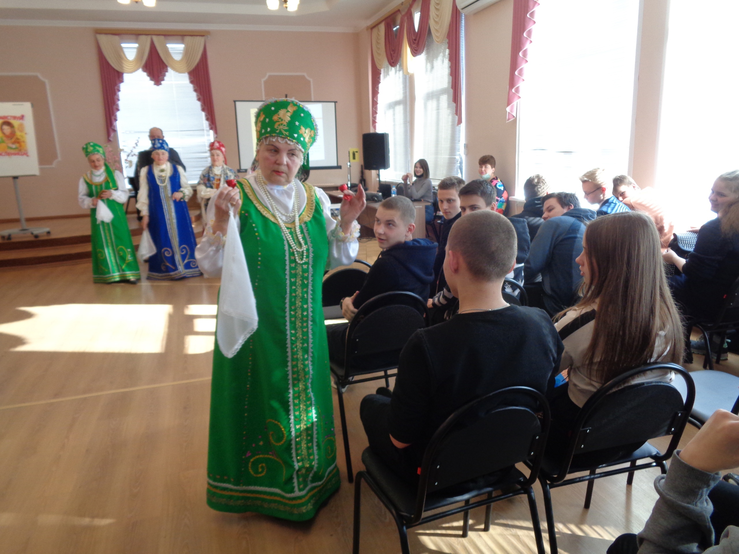 Ржевским старшеклассникам рассказали о Масленице