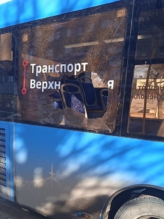 В Твери задержали нетрезвых хулиганов, разбивших окно в автобусе В Твери задержали нетрезвых хулиганов, разбивших окно в автобусе