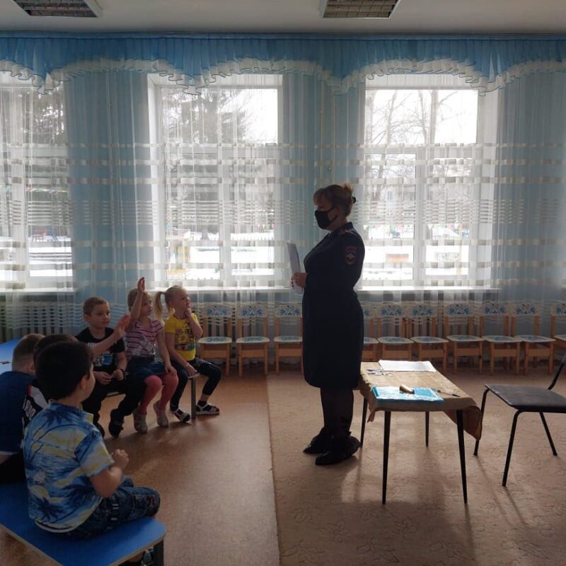 В ржевском детском саду прошло соревнование "Знатоки ПДД" В ржевском детском саду прошло соревнование "Знатоки ПДД"