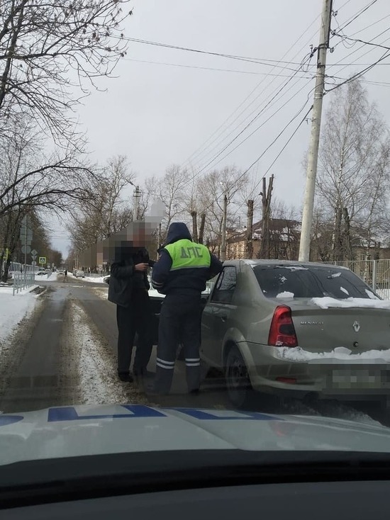 В переулке Твери полицейские задержали пьяного водителя В переулке Твери полицейские задержали пьяного водителя