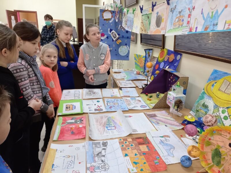 Дети из Вышневолоцкого городского округа совершили «Книжное космическое путешествие» Дети из Вышневолоцкого городского округа совершили «Книжное космическое путешествие»