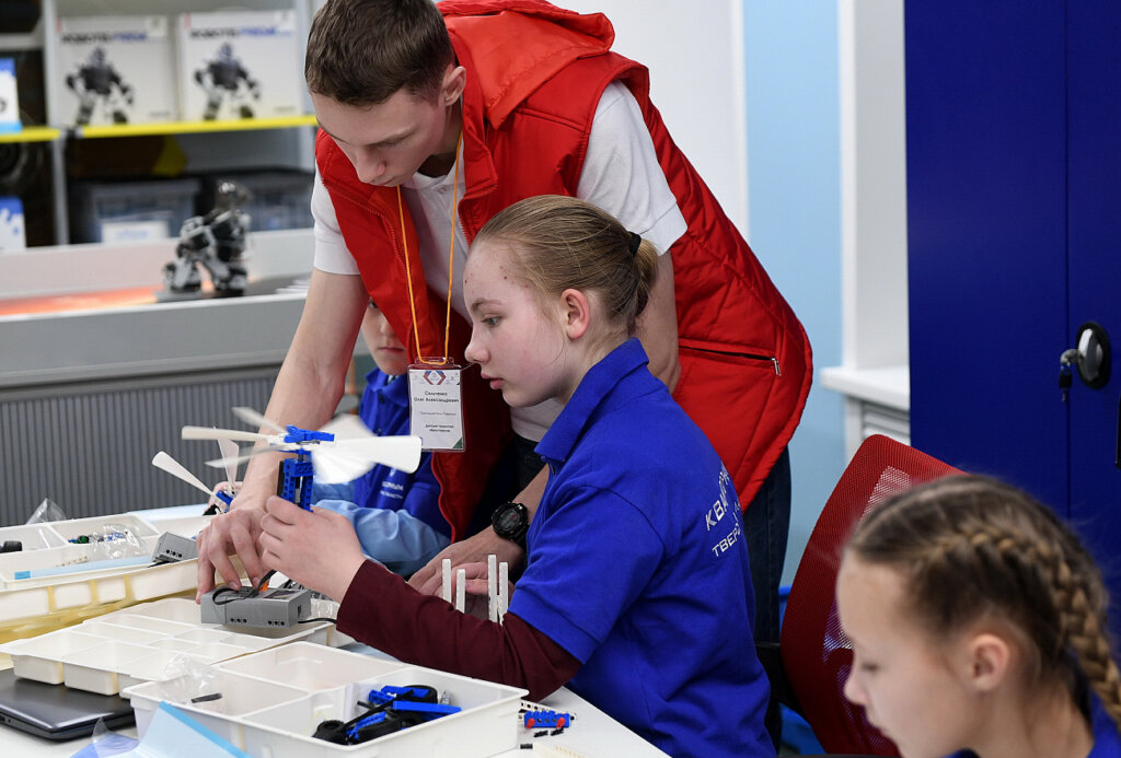 270 центров «Точка роста» появятся в сельских школах Тверской области за три года Где кадры растут: как «Точки роста» открывают ребятам двери в науку