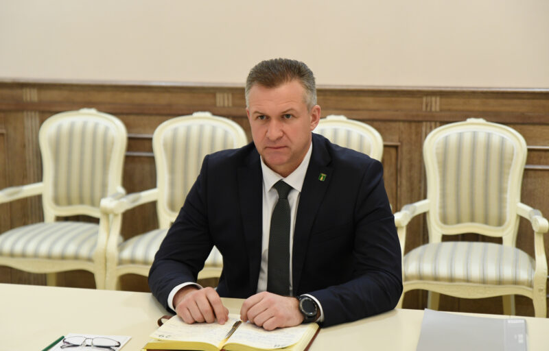 Александр Бриж: Торопец становится всё более комфортным для жителей и гостей Глава Торопецкого округа Александр Бриж поздравил женщин с 8 марта
