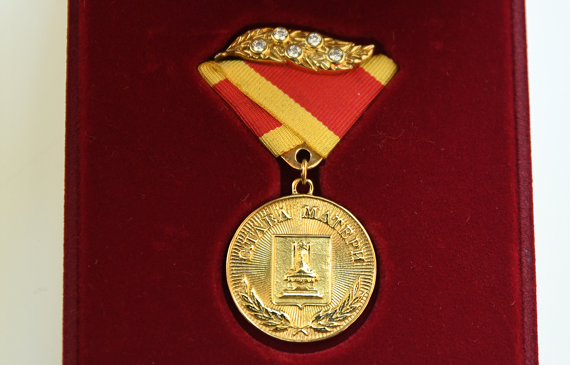 Губернатор Игорь Руденя в преддверии Международного женского дня наградил жительниц Верхневолжья