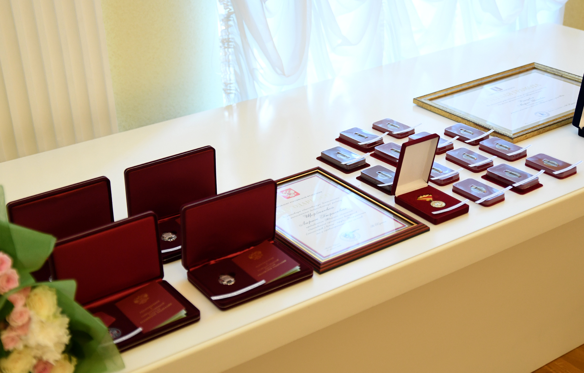 Губернатор Игорь Руденя в преддверии Международного женского дня наградил жительниц Верхневолжья