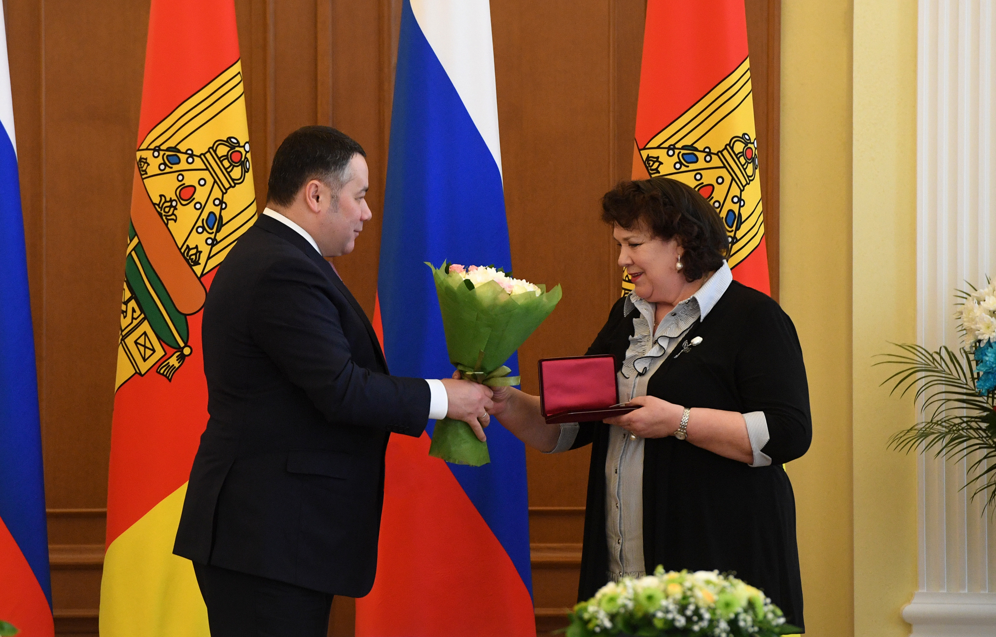 Губернатор Игорь Руденя в преддверии Международного женского дня наградил жительниц Верхневолжья