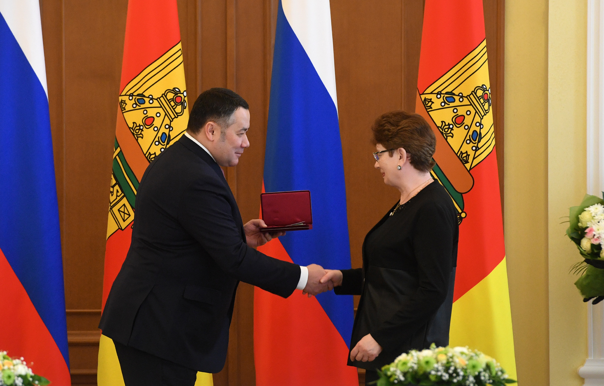 Губернатор Игорь Руденя в преддверии Международного женского дня наградил жительниц Верхневолжья