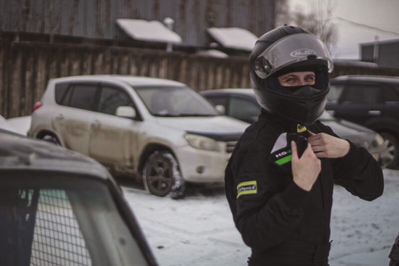 В тверской деревне укатали поздний снег гонщики автокросса