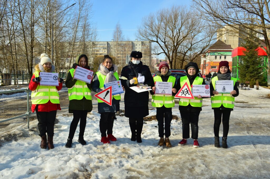 В Тверской области Госавтоинспекция провела акцию "Живая стена"
