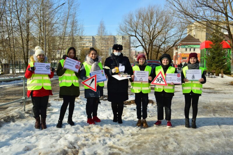 В Тверской области Госавтоинспекция провела акцию "Живая стена" В Тверской области Госавтоинспекция провела акцию "Живая стена"