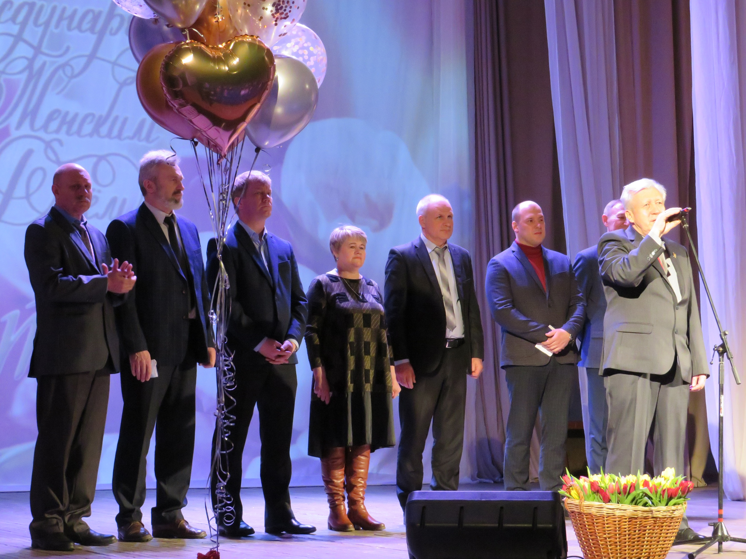 Руководители Ржевского района поздравили женщин с 8 Марта