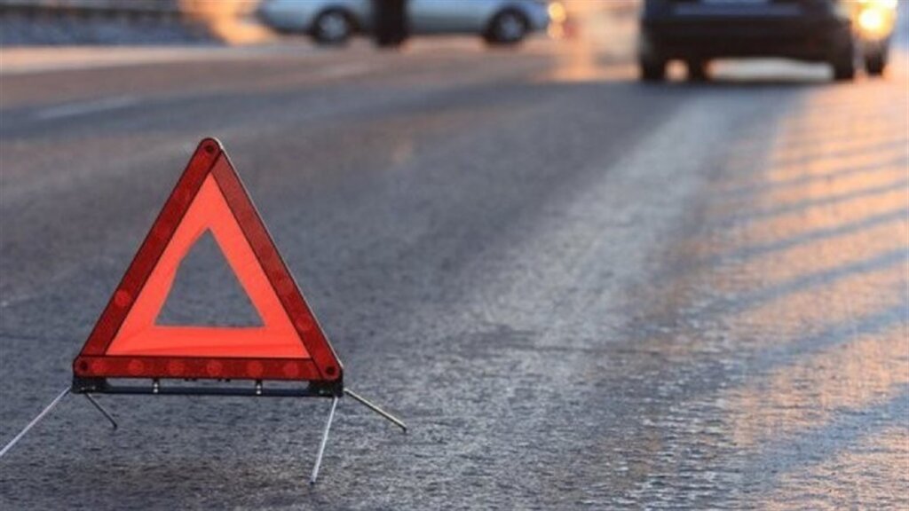 В Тверской области отечественный автомобиль врезался в столб