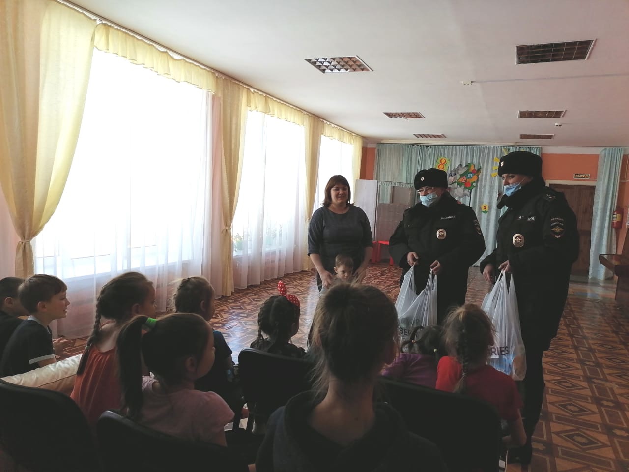 В Бологовском социально-реабилитационном центре прошла акция «Весна идёт! Весне дорогу!"