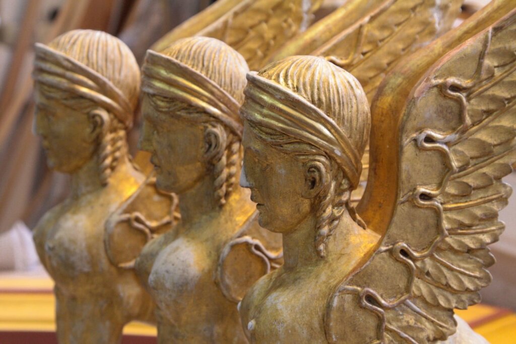 Столичная мастерская реставрации предметов интерьера приняла в работу экспонаты Тверского Императорского путевого дворца