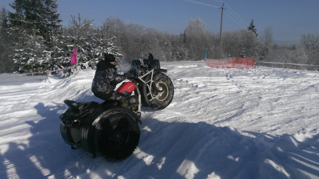 Торопецкий гоночный болид выиграл гонку вездеходов Торопецкий гоночный болид выиграл гонку вездеходов