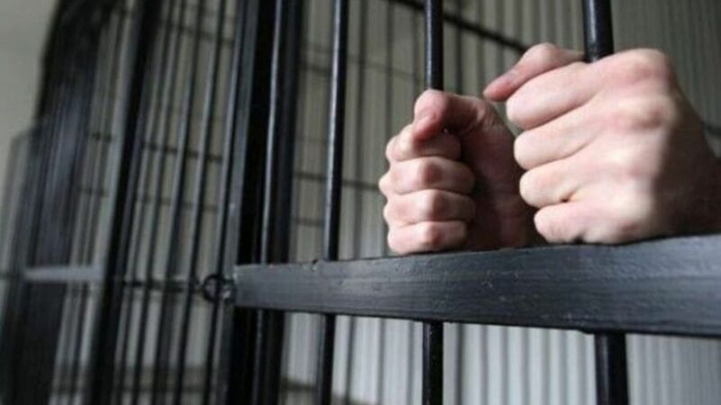 Молодой человек из соседнего региона разъезжал на такси и делал "закладки" Молодой человек из соседнего региона разъезжал на такси и делал "закладки"
