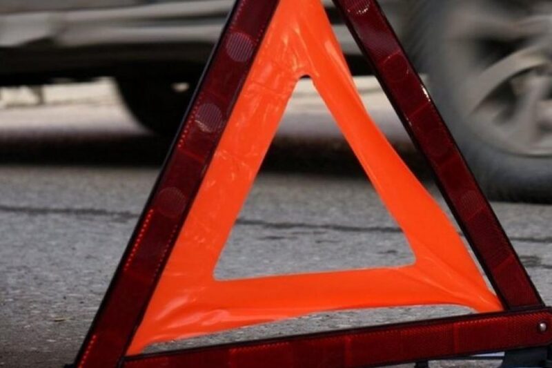 В Твери КамАЗ влетел в иномарку На одной из улиц Твери сбили несовершеннолетнего пешехода