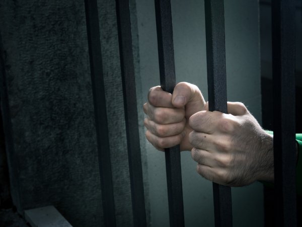 Задушил земляка за 143 тысячи рублей: в Твери судят мужчину Задушил земляка за 143 тысячи рублей: в Твери судят мужчину
