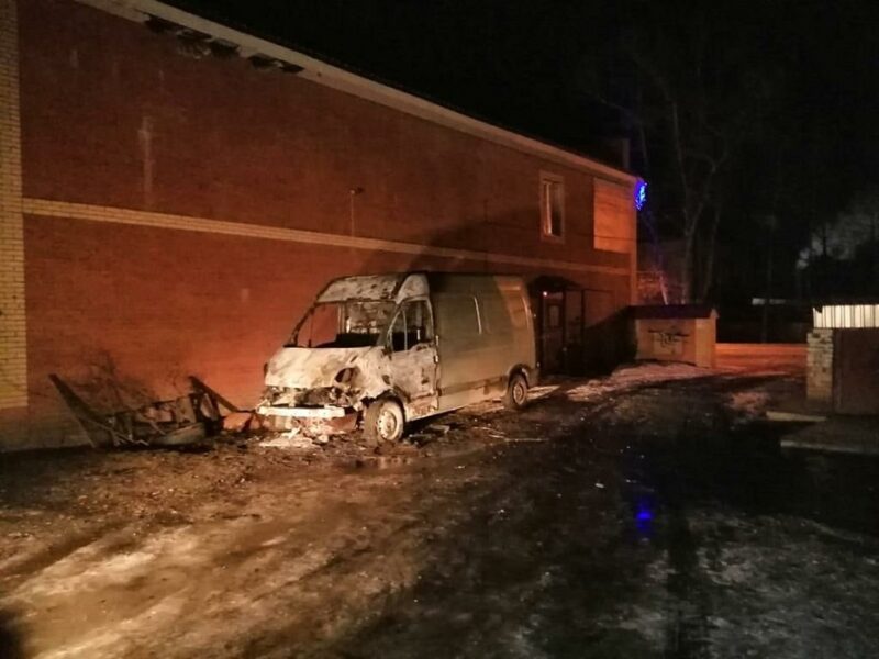В Тверской области ночью горел фургон В Тверской области ночью горел фургон