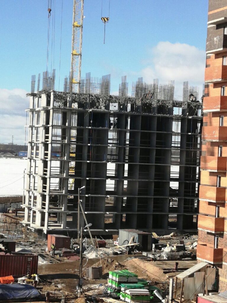 В Твери начал таять не только снег, но и бетон