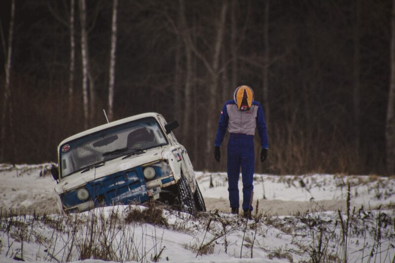 В тверской деревне укатали поздний снег гонщики автокросса