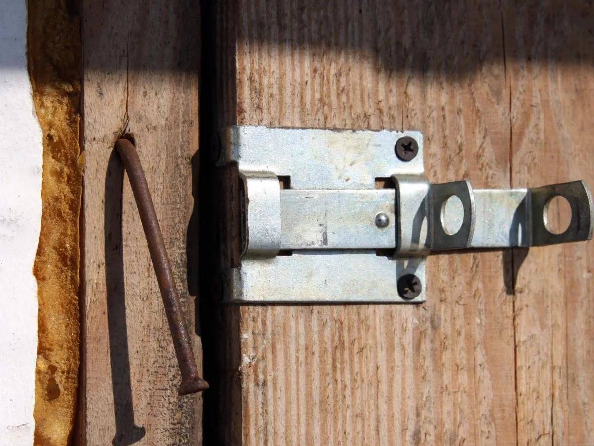 В Тверской области вор вынес из сарая имущество на 18 тысяч рублей В Тверской области вор вынес из сарая имущество на 18 тысяч рублей