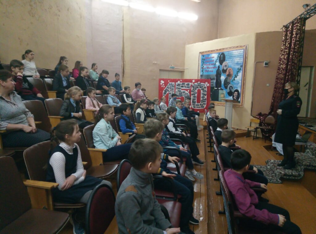 Школьникам Ржевского района напомнили о правилах безопасности на дорогах