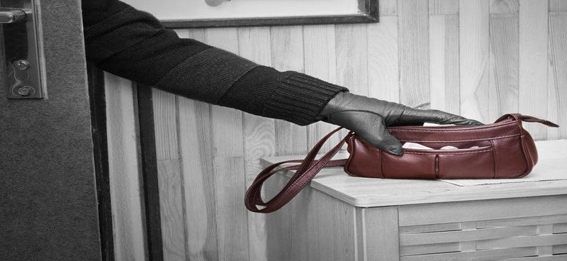В Тверской области полицейские задержали подозреваемых в пяти кражах Сотрудники полиции Твери задержали подозреваемого в краже